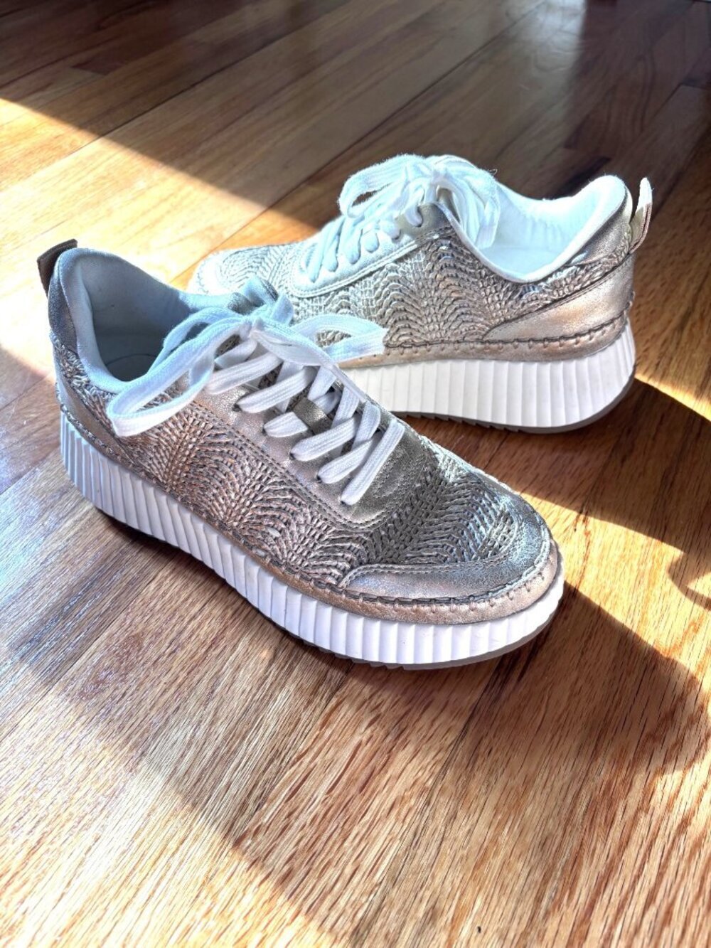 Womens Metallic Gold Flatform Sneakers With Woven & Stitching Details S 8.5